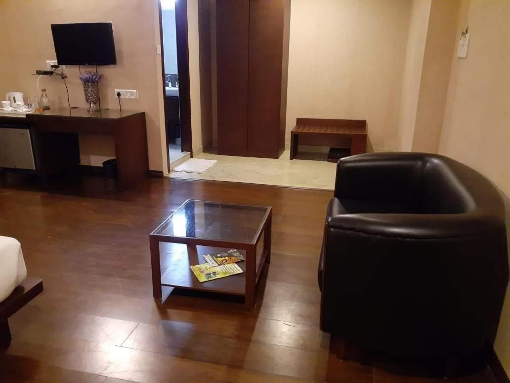 Hotel Md'S Continental Jorhat Bagian luar foto