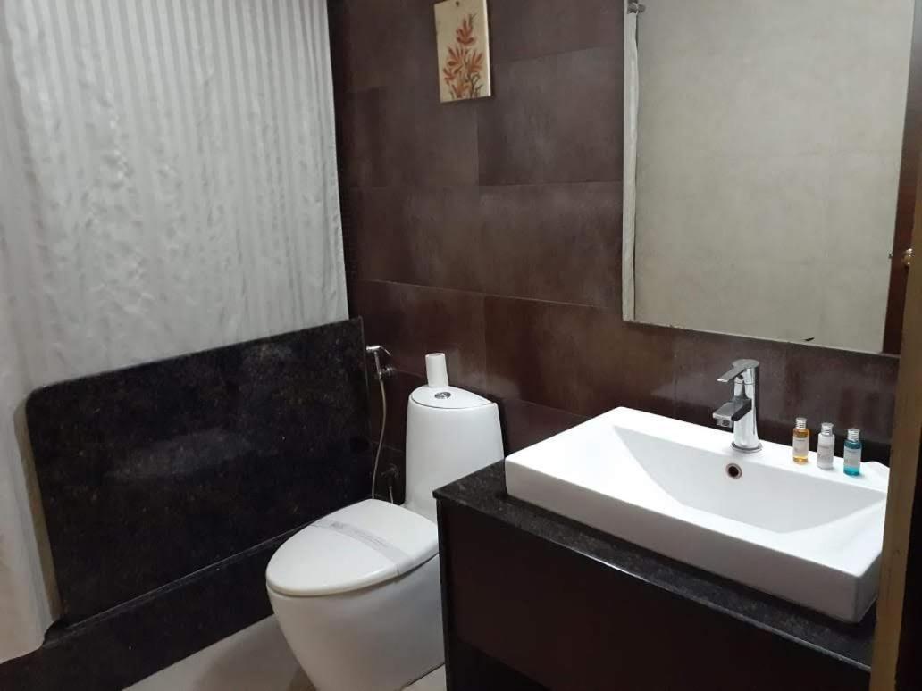 Hotel Md'S Continental Jorhat Bagian luar foto