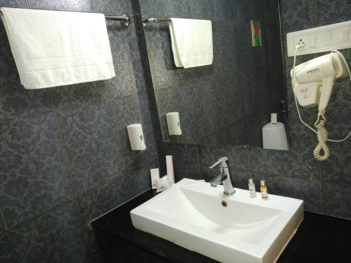 Hotel Md'S Continental Jorhat Bagian luar foto