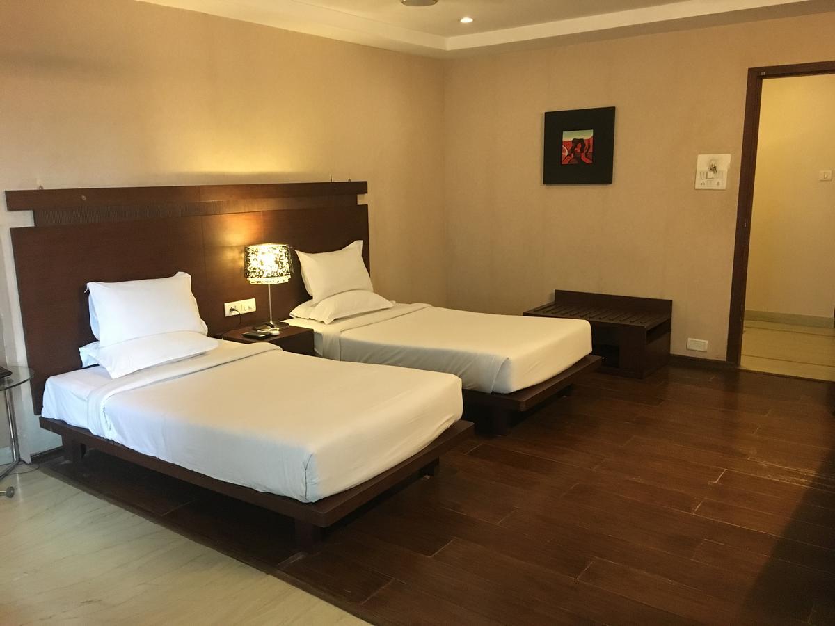 Hotel Md'S Continental Jorhat Bagian luar foto