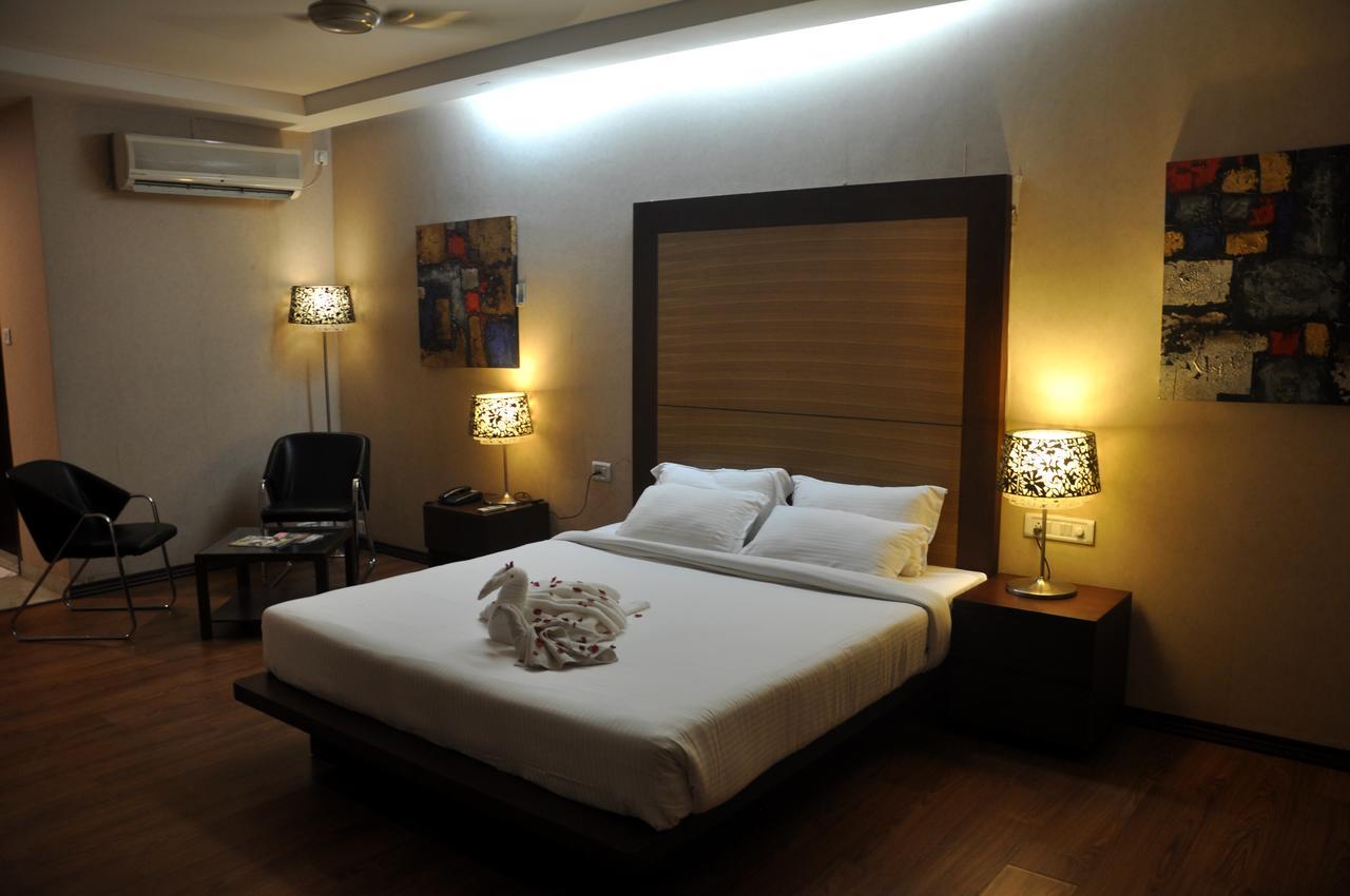 Hotel Md'S Continental Jorhat Bagian luar foto